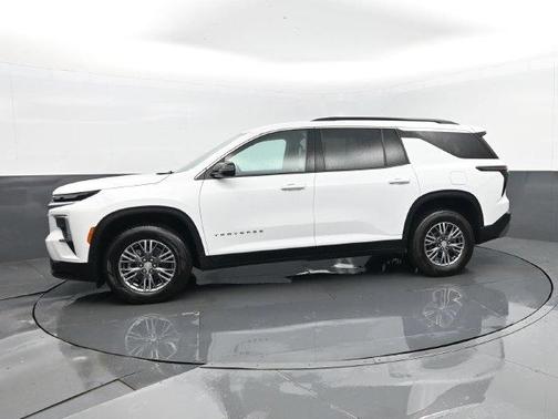 Summit White 2025 Chevrolet Traverse LT