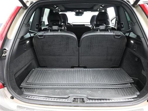 2017 Volvo XC90 T6 Momentum