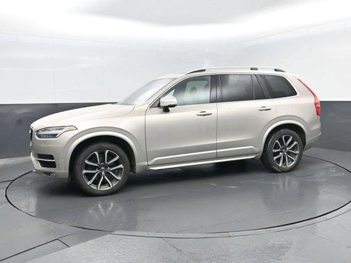 2017 Volvo XC90 T6 Momentum