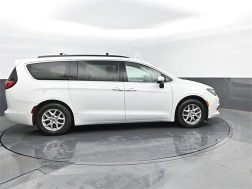 2021 Chrysler Voyager LXI