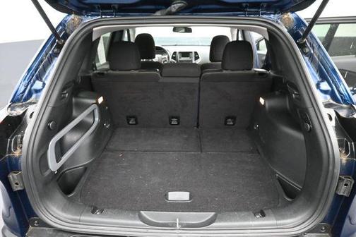 Patriot Blue Pearlcoat 2018 Jeep Cherokee Latitude