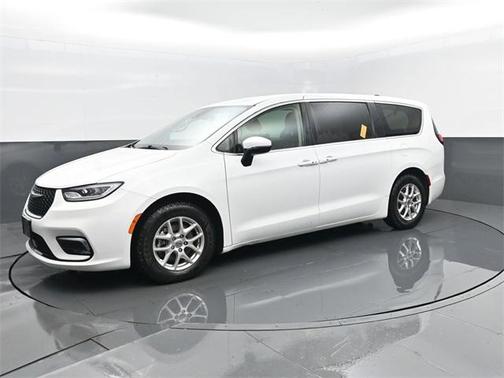 2023 Chrysler Pacifica Touring-L