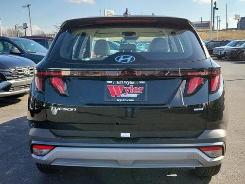 2025 Hyundai TUCSON SE