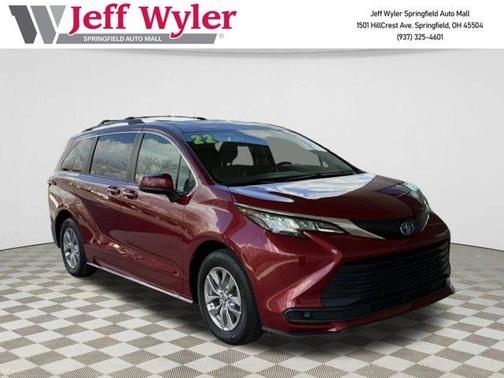 2022 Toyota Sienna LE