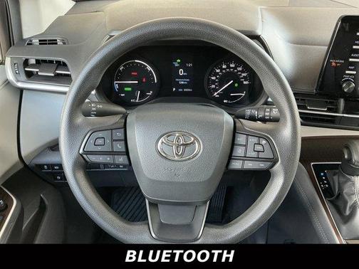 2022 Toyota Sienna LE
