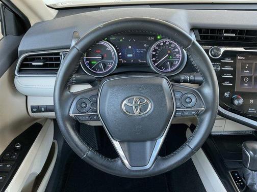 2020 Toyota Camry Hybrid XLE