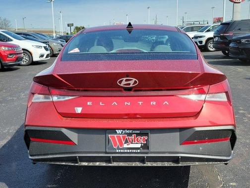 2025 Hyundai ELANTRA SE