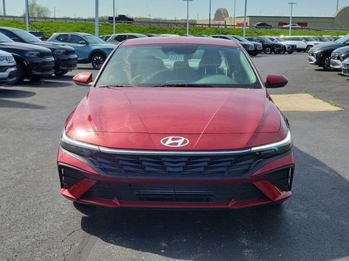 2025 Hyundai ELANTRA SE