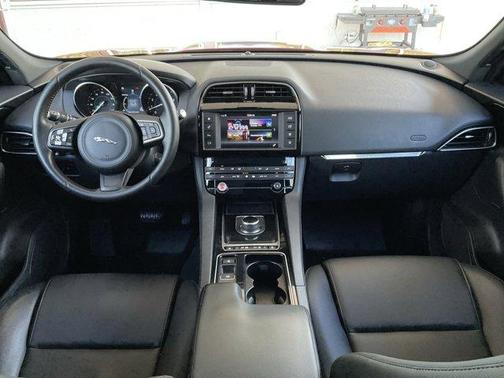 2018 Jaguar F-PACE 25t Premium
