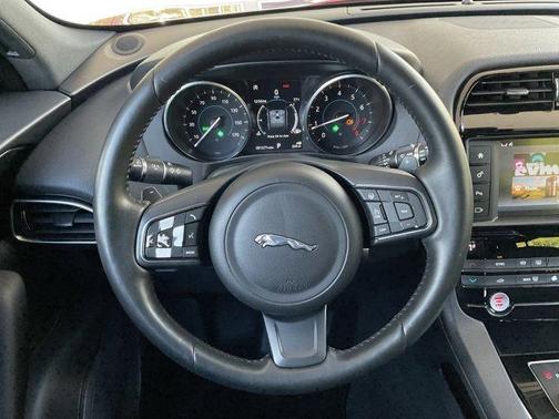 2018 Jaguar F-PACE 25t Premium