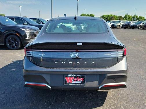 2025 Hyundai SONATA SE