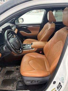 2021 Toyota Highlander Hybrid Platinum