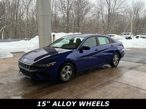 2024 Hyundai ELANTRA SE