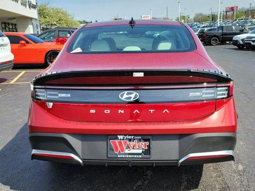 2025 Hyundai SONATA SE