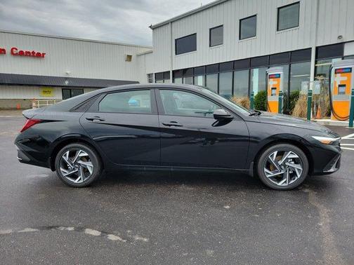 2025 Hyundai ELANTRA HEV SEL Sport