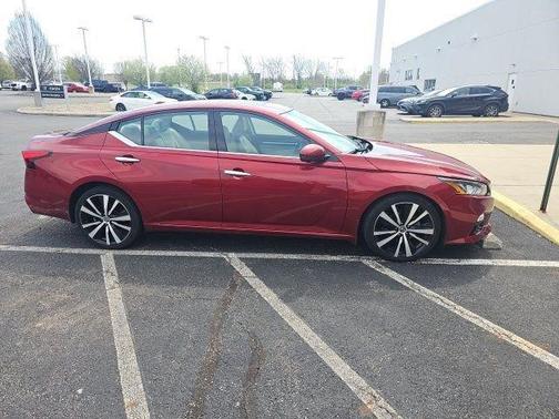 Scarlet Ember 2020 Nissan Altima 2.5 Platinum