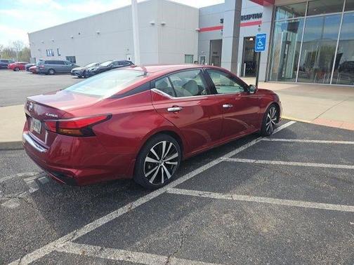Scarlet Ember 2020 Nissan Altima 2.5 Platinum
