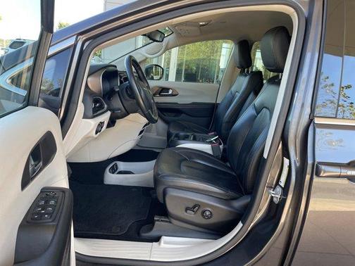 2018 Chrysler Pacifica Touring-L