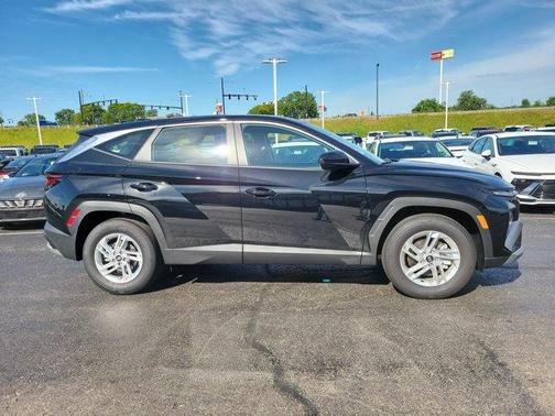 Phantom Black 2026 Hyundai TUCSON SE