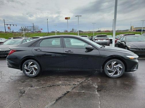 2025 Hyundai ELANTRA HEV SEL Sport