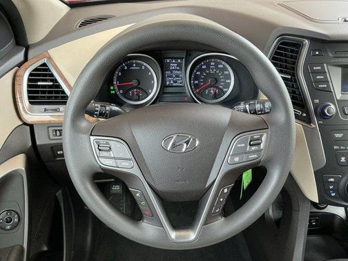 2016 Hyundai SANTA FE SE