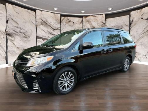 2020 Toyota Sienna XLE
