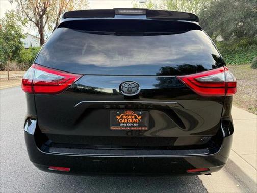 2020 Toyota Sienna XLE