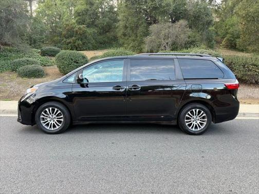 2020 Toyota Sienna XLE