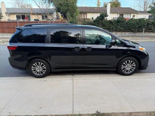 2020 Toyota Sienna XLE