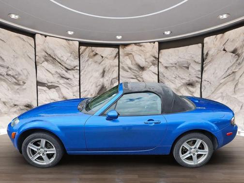2006 Mazda MX-5 Miata Convertible 2D