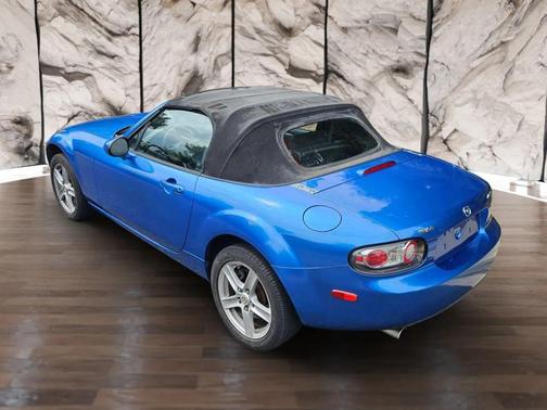 2006 Mazda MX-5 Miata Convertible 2D