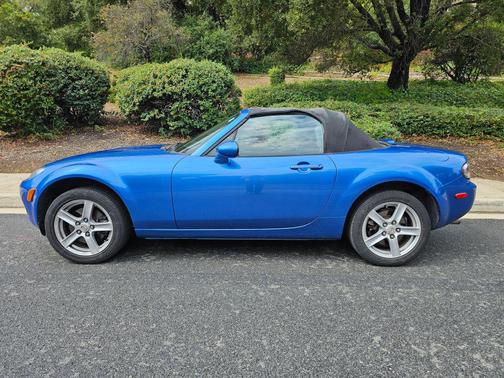 2006 Mazda MX-5 Miata Convertible 2D