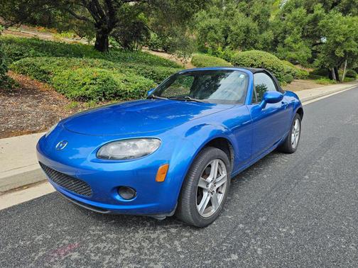 2006 Mazda MX-5 Miata Convertible 2D