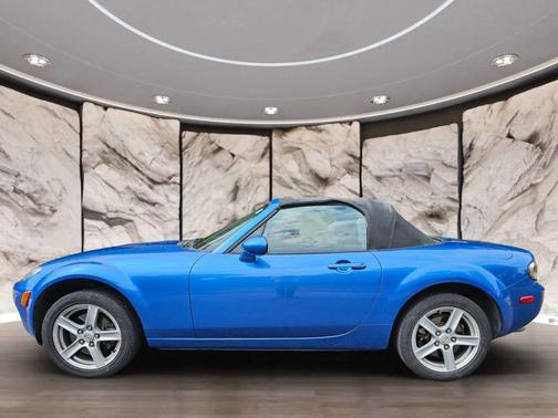 2006 Mazda MX-5 Miata Convertible 2D