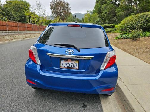 2012 Toyota Yaris LE