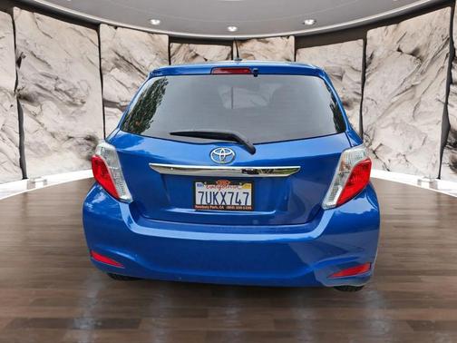 2012 Toyota Yaris LE