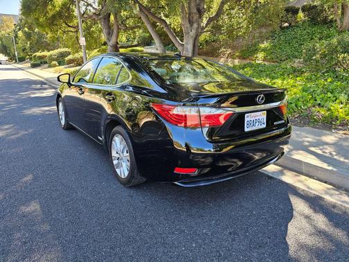 2013 Lexus ES 300h Base