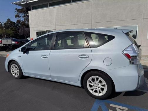 2013 Toyota Prius v Five
