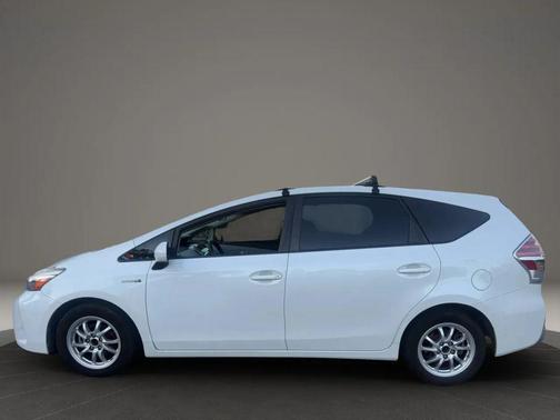 2015 Toyota Prius v Four