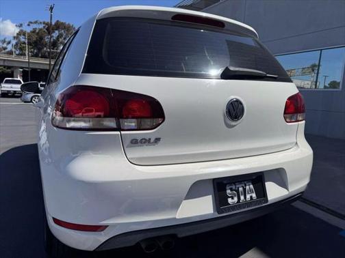 2010 Volkswagen Golf 4-Door