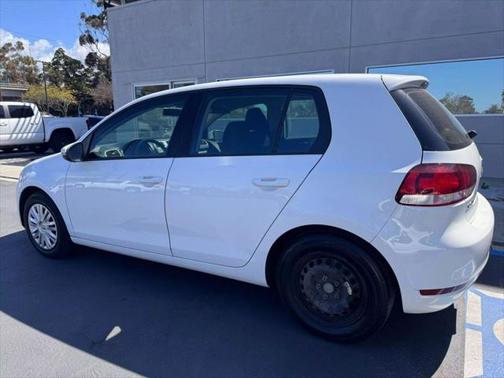 2010 Volkswagen Golf 4-Door