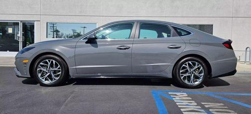 2022 Hyundai SONATA SEL
