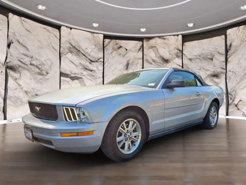 2005 Ford Mustang Deluxe