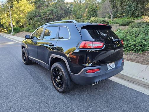 2017 Jeep Cherokee Sport