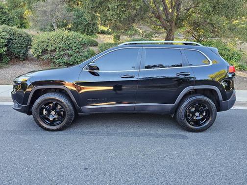 2017 Jeep Cherokee Sport