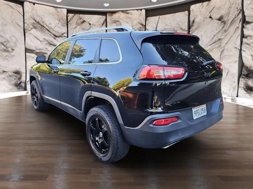 2017 Jeep Cherokee Sport