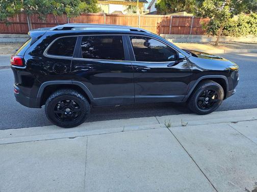 2017 Jeep Cherokee Sport