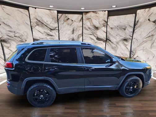 2017 Jeep Cherokee Sport