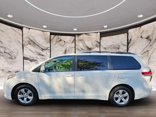 2011 Toyota Sienna LE