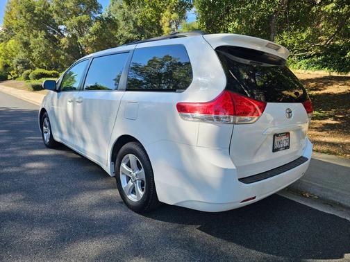 2011 Toyota Sienna LE